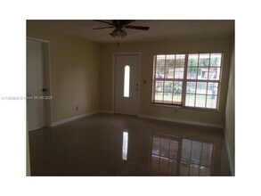5737 Simms St in Hollywood, FL - Building Photo - Building Photo