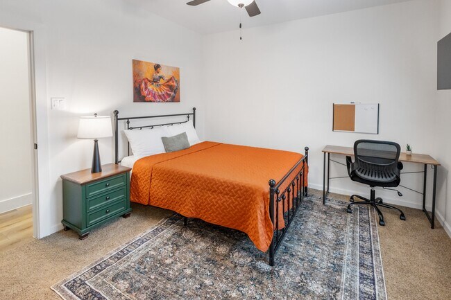 5015 Reed Rd in Houston, TX - Foto de edificio - Building Photo