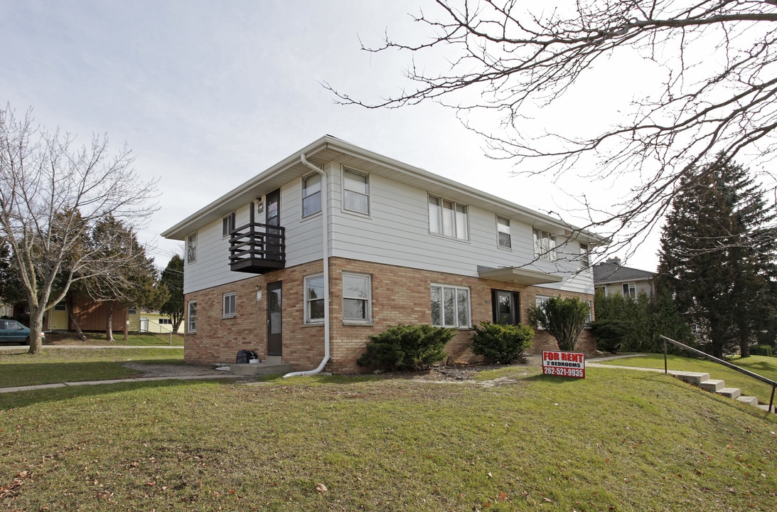 1705 S West Ave in Waukesha, WI - Foto de edificio