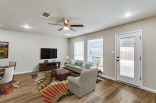 5700 Giddyup Ln in Fort Worth, TX - Building Photo