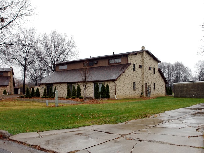 2063 Wolosyn Cir in Youngstown, OH - Building Photo - Building Photo