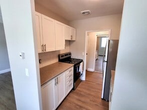 Crimson Place Apartments in Guelph, ON - Building Photo - Building Photo