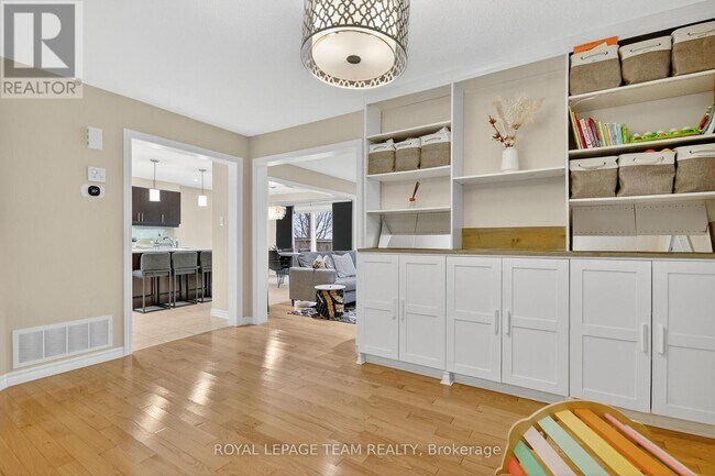 317 Gallantry Way in Ottawa, ON - Building Photo - Building Photo