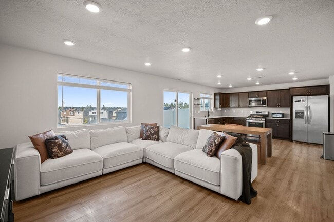 property at 4440 W Bedford Ave