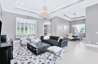 12121 Sunnydale Dr in Wellington, FL - Foto de edificio - Building Photo
