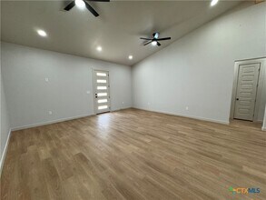 318 Warehouse Rd in Victoria, TX - Building Photo - Building Photo