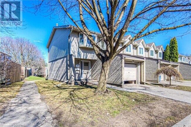 20 Paulander Dr in Kitchener, ON - Building Photo - Building Photo