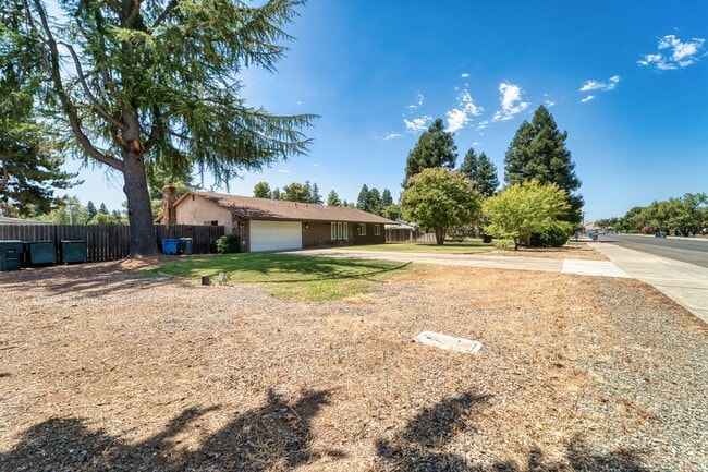 1796 Jamie Dr in Yuba City, CA - Building Photo - Building Photo