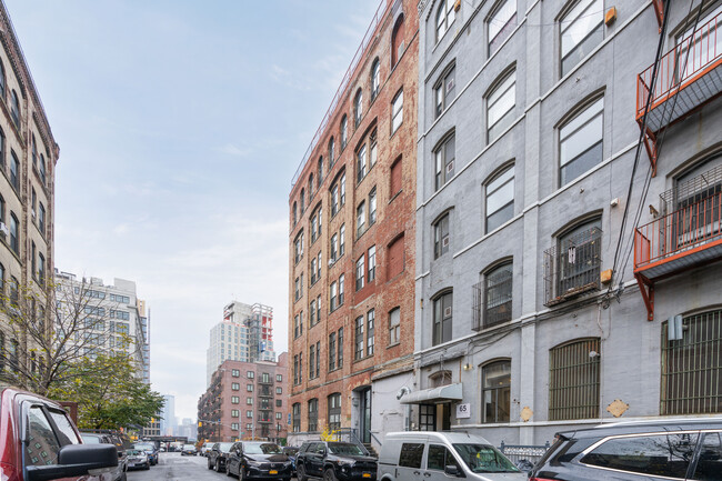 55 S 11th St in Brooklyn, NY - Foto de edificio - Building Photo