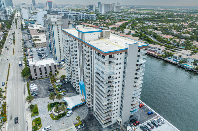 Allington Towers in Hollywood, FL - Building Photo - Building Photo