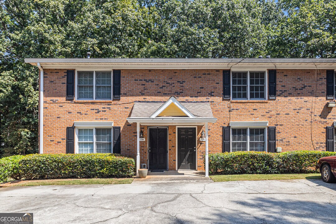 2202 Highpoint Rd in Snellville, GA - Building Photo