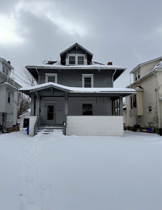 9 W Moody Ave in New Castle, PA - Building Photo