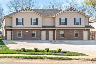 1004 Glenkirk Dr in Clarksville, TN - Foto de edificio - Building Photo