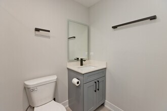 1013 W 18th St in Chicago, IL - Building Photo - Building Photo