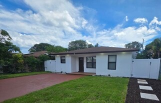 320 Sterling Ave in Delray Beach, FL - Building Photo