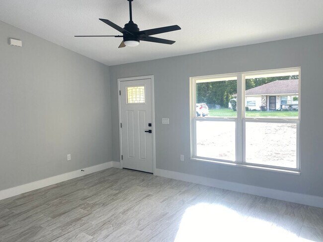 13679 SE 52nd Ct in Summerfield, FL - Foto de edificio - Building Photo