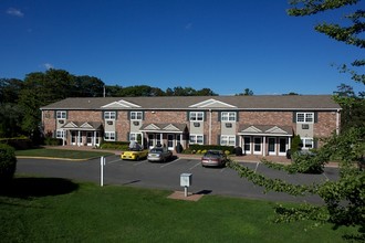 Fairfield At Woodview Gardens in West Sayville, NY - Foto de edificio - Building Photo