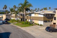 Tradewinds in Redondo Beach, CA - Foto de edificio - Building Photo