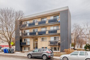 490 De Chartres Rue in Laval, QC - Building Photo