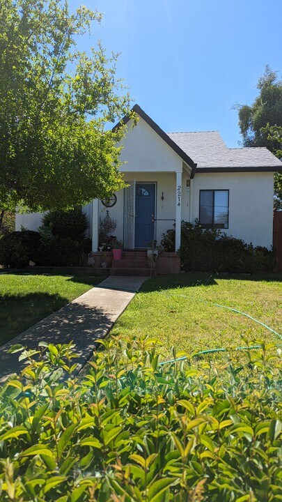 2214 Waldon St in Redding, CA - Building Photo