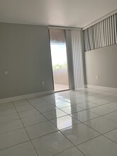 10400 SW 108th Ave, Unit A401 in Miami, FL - Foto de edificio - Building Photo