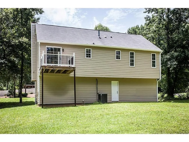 5653 Bay Island Cay Rd in Acworth, GA - Foto de edificio - Building Photo