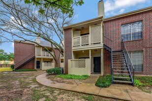 8055 Cambridge St in Houston, TX - Building Photo
