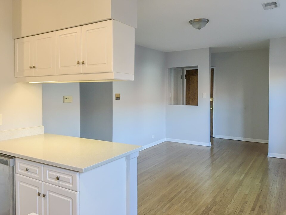 3709 N Sheffield Ave, Unit 305 in Chicago, IL - Building Photo