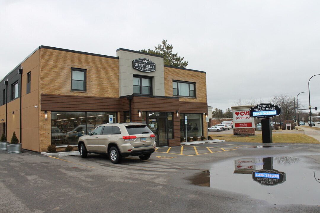 715 E State St in Geneva, IL - Building Photo