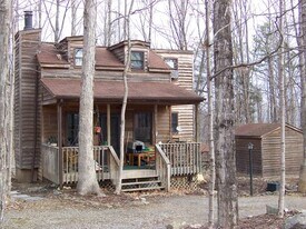 912 Rocky Acres Ln in Blacksburg, VA - Building Photo