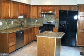 6310 Gun Cap Ct in Centreville, VA - Building Photo - Building Photo