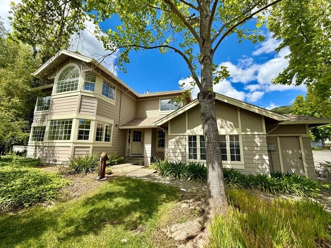 property at 39 Little Creek Ln