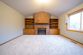 13916 Copper Ct in Rosemount, MN - Building Photo - Building Photo