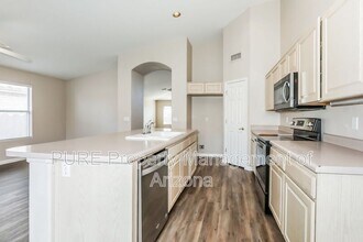 624 W Douglas Ave in Gilbert, AZ - Building Photo - Building Photo