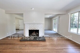 6565 S Land Park Dr in Sacramento, CA - Building Photo - Building Photo