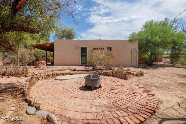 5702 E Camelback Rd in Phoenix, AZ - Building Photo - Building Photo