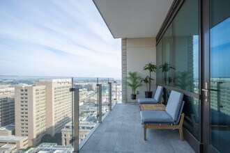 400 S Broadway, Unit 2604 in Los Angeles, CA - Building Photo - Building Photo