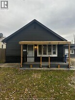 819 Frank Ave in Windsor, ON - Building Photo