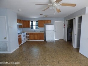 144 Old Hwy 98 W, Unit 4 in Tylertown, MS - Foto de edificio - Building Photo