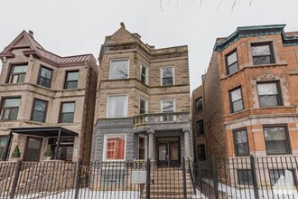 1508 N Fairfield Ave, Unit 3 in Chicago, IL - Foto de edificio - Building Photo