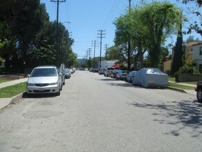 5635 Auckland Ave in North Hollywood, CA - Foto de edificio - Other