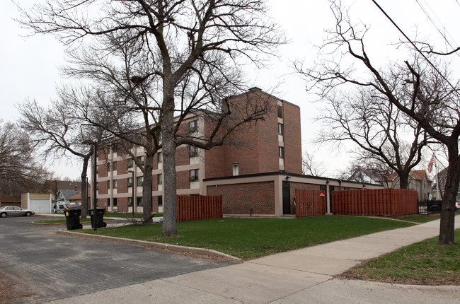 Friendly Manor in Minneapolis, MN - Building Photo - Building Photo