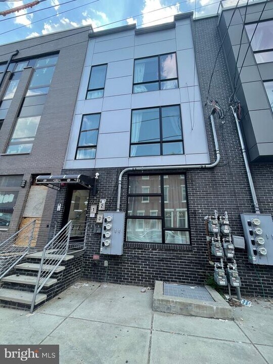 924 N 15th St in Philadelphia, PA - Building Photo