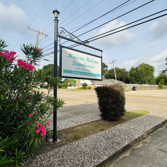 2901 Helena Ave in Nederland, TX - Building Photo - Building Photo