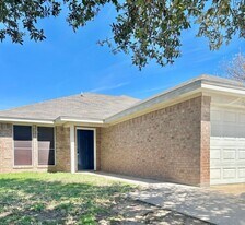 301 Schumacher Dr in Burleson, TX - Building Photo