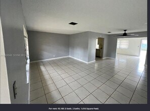 7061 NW 15th St in Plantation, FL - Building Photo - Building Photo