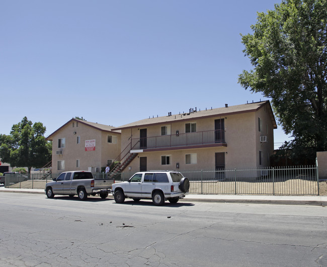 38431 5th St E in Palmdale, CA - Foto de edificio - Building Photo