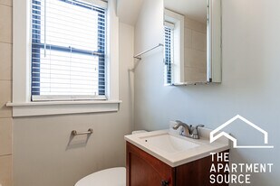 612 W Patterson Ave, Unit 209 in Chicago, IL - Building Photo