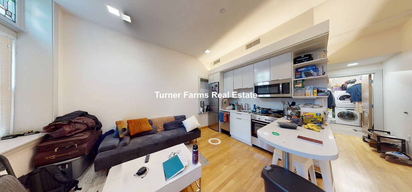 15 Mount Auburn St, Unit 13 in Cambridge, MA - Building Photo