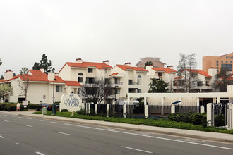 La Jolla Garden Villas in San Diego, CA - Building Photo - Building Photo